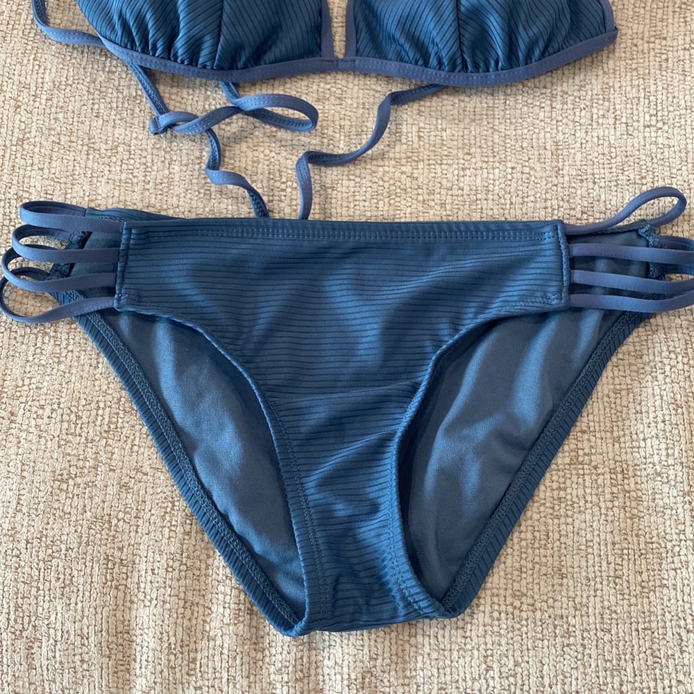 Mossimo Triangle Bikini Set - Picture 3 of 7